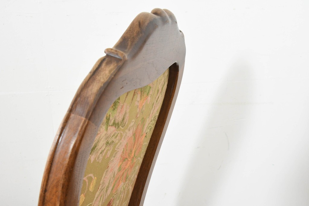 中古　アメリカ　美品　高級輸入家具　オーク材　花柄ファブリックと彫刻が優美なダイニングチェア4脚セット　(R-089638)