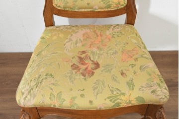 中古　アメリカ　美品　高級輸入家具　オーク材　花柄ファブリックと彫刻が優美なダイニングチェア4脚セット　(R-089638)