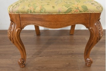 中古　アメリカ　美品　高級輸入家具　オーク材　花柄ファブリックと彫刻が優美なダイニングチェア4脚セット　(R-089638)