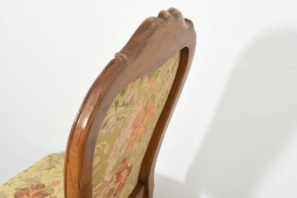 中古　アメリカ　美品　高級輸入家具　オーク材　花柄ファブリックと彫刻が優美なダイニングチェア4脚セット　(R-089638)