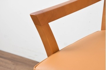 中古　美品　maruni(マルニ木工)　地中海シリーズ　ニースチェア　フェイクレザーのダイニングチェア2脚セット　定価(2脚合計)約18万円　(R-089640)