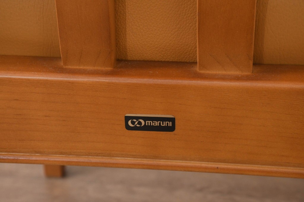 中古　美品　maruni(マルニ木工)　地中海シリーズ　ニースチェア　フェイクレザーのダイニングチェア2脚セット　定価(2脚合計)約18万円　(R-089640)