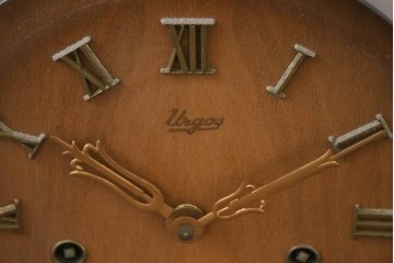 ヴィンテージ時計　ドイツ　Urgos(ウルゴス)　流れるような曲線が美しい置き時計　(R-089644)