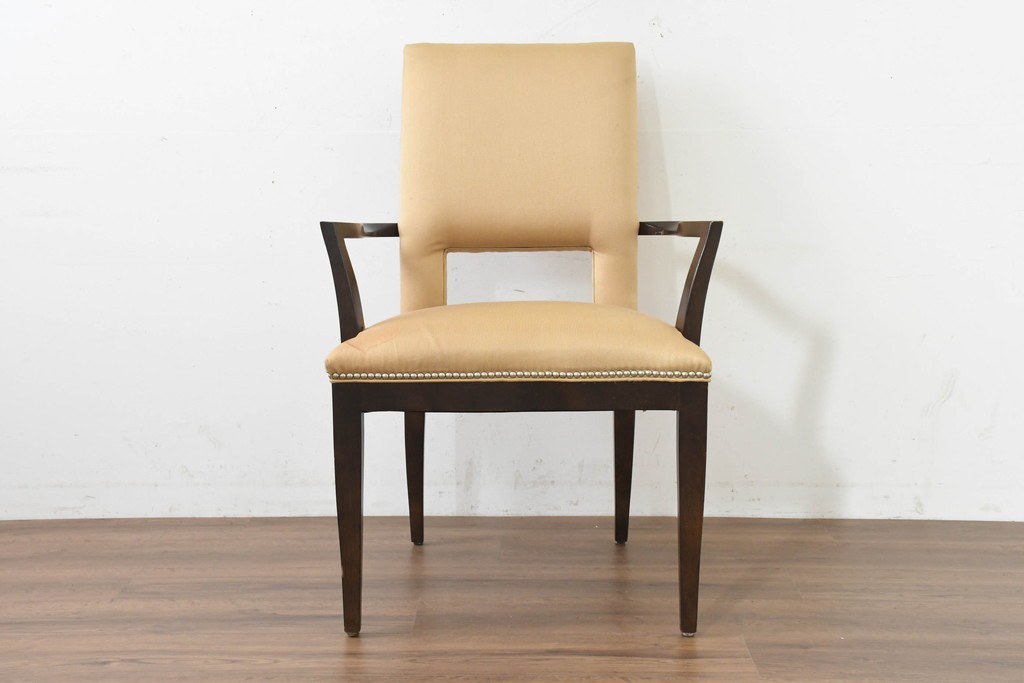 中古　アメリカ最高級ブランド　Century Furniture(センチュリー・ファニチャー)　品格漂う佇まいが魅力のアームチェア　定価約50万円　(R-089645)