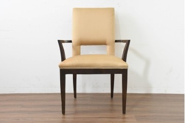 中古　アメリカ最高級ブランド　Century Furniture(センチュリー・ファニチャー)　品格漂う佇まいが魅力のアームチェア　定価約50万円　(R-089645)