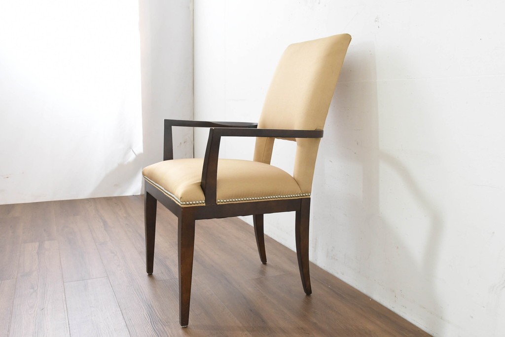 中古　アメリカ最高級ブランド　Century Furniture(センチュリー・ファニチャー)　品格漂う佇まいが魅力のアームチェア　定価約50万円　(R-089645)