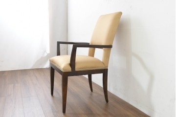 中古　アメリカ最高級ブランド　Century Furniture(センチュリー・ファニチャー)　品格漂う佇まいが魅力のアームチェア　定価約50万円　(R-089645)