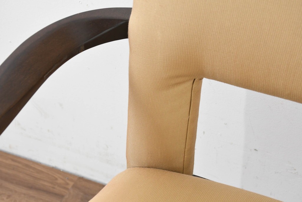 中古　アメリカ最高級ブランド　Century Furniture(センチュリー・ファニチャー)　品格漂う佇まいが魅力のアームチェア　定価約50万円　(R-089645)