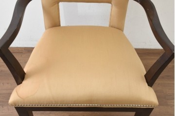 中古　アメリカ最高級ブランド　Century Furniture(センチュリー・ファニチャー)　品格漂う佇まいが魅力のアームチェア　定価約50万円　(R-089645)