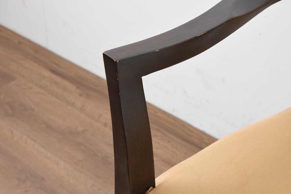 中古　アメリカ最高級ブランド　Century Furniture(センチュリー・ファニチャー)　品格漂う佇まいが魅力のアームチェア　定価約50万円　(R-089645)