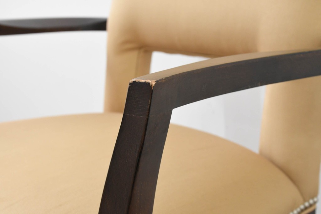 中古　アメリカ最高級ブランド　Century Furniture(センチュリー・ファニチャー)　品格漂う佇まいが魅力のアームチェア　定価約50万円　(R-089645)