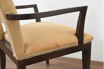 中古　アメリカ最高級ブランド　Century Furniture(センチュリー・ファニチャー)　品格漂う佇まいが魅力のアームチェア　定価約50万円　(R-089645)