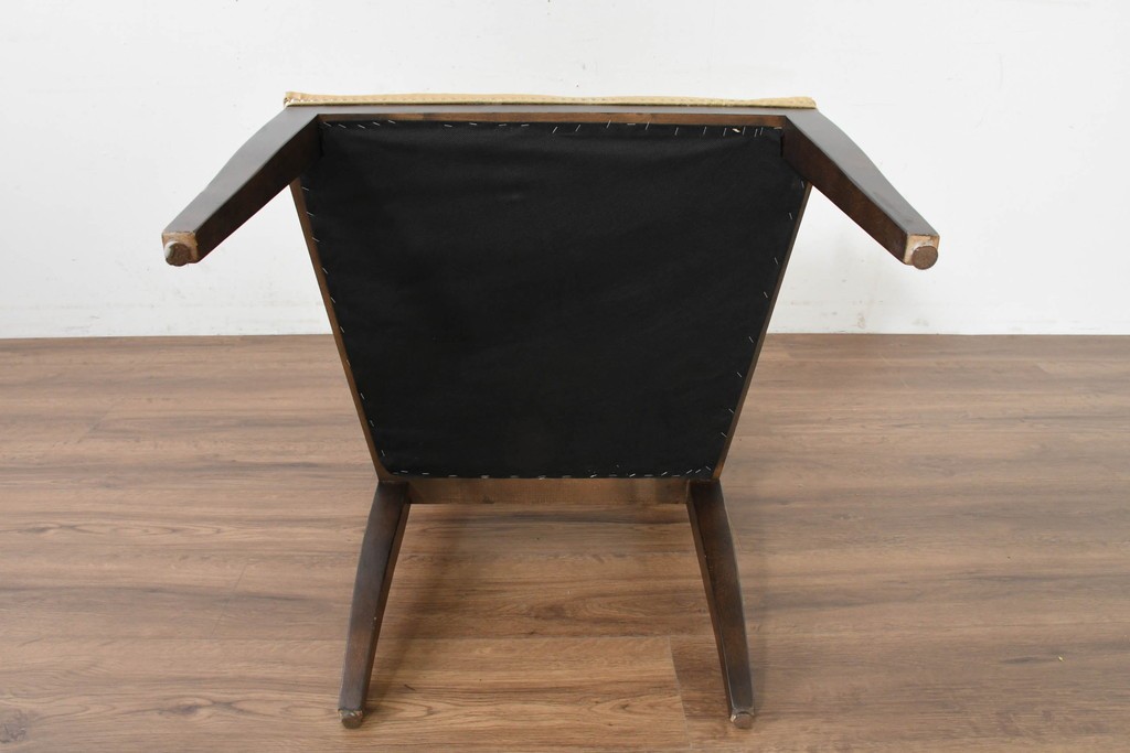 中古　アメリカ最高級ブランド　Century Furniture(センチュリー・ファニチャー)　品格漂う佇まいが魅力のアームチェア　定価約50万円　(R-089645)