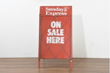 イギリスヴィンテージ　Sunday Express・Daily Expressの両面使いができるスタンド看板　(R-089653)