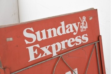 イギリスヴィンテージ　Sunday Express・Daily Expressの両面使いができるスタンド看板　(R-089653)