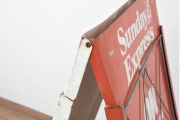 イギリスヴィンテージ　Sunday Express・Daily Expressの両面使いができるスタンド看板　(R-089653)