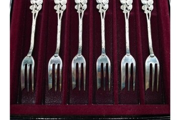 ドイツ　クリストフ・ウィドマン(CHRISTOPH WIDMANN)　シルバー835・925　繊細な装飾が魅力のカトラリーなど26点セット　外箱付き　(R-089655)