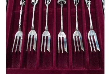 ドイツ　クリストフ・ウィドマン(CHRISTOPH WIDMANN)　シルバー835・925　繊細な装飾が魅力のカトラリーなど26点セット　外箱付き　(R-089655)