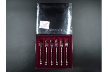 ドイツ　クリストフ・ウィドマン(CHRISTOPH WIDMANN)　W90　シルバープレート(銀メッキ)　繊細な装飾が魅力のカトラリーなど20点セット　外箱付き　(R-089656)