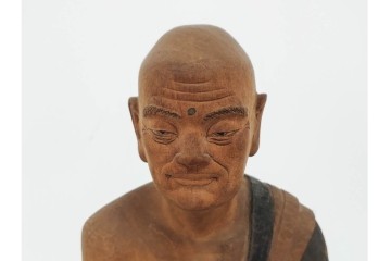 大正から昭和初期　在銘　木彫　高さ約91cm　彩色が美しい仏像　台・屏風付き　(R-089658)