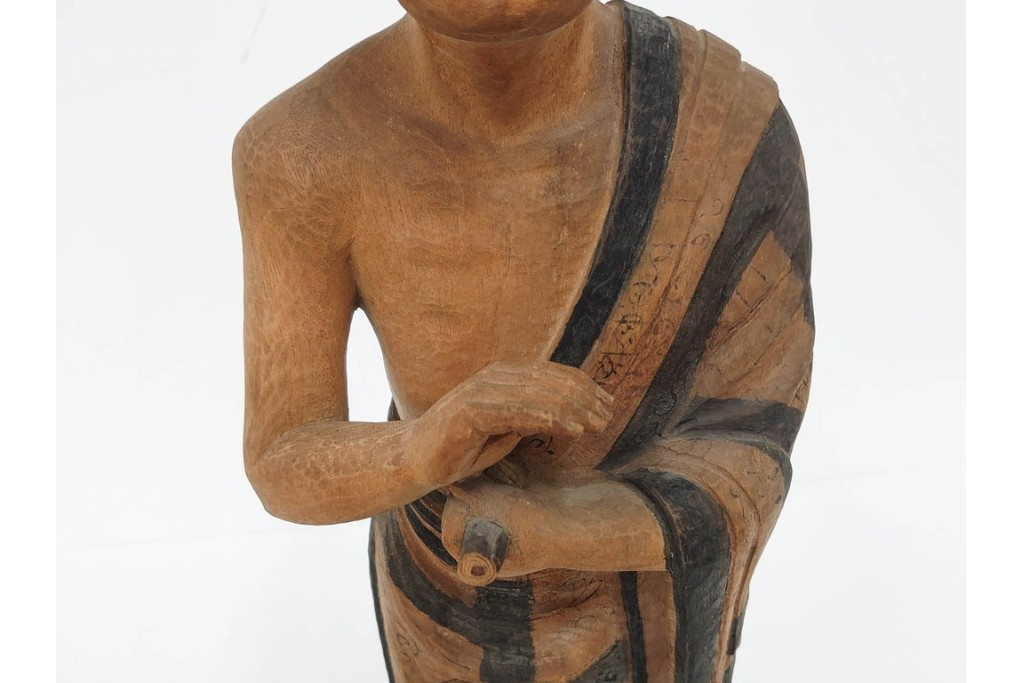 大正から昭和初期　在銘　木彫　高さ約91cm　彩色が美しい仏像　台・屏風付き　(R-089658)