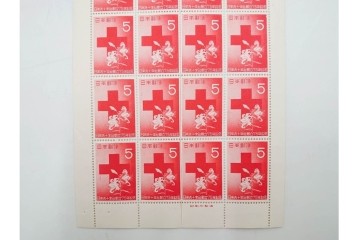 日本切手　日本赤十字社創立75年記念　未使用の切手シート2枚(2種・各20面)　額面300円分　(R-089660)