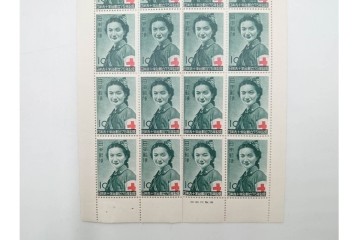 日本切手　日本赤十字社創立75年記念　未使用の切手シート2枚(2種・各20面)　額面300円分　(R-089660)