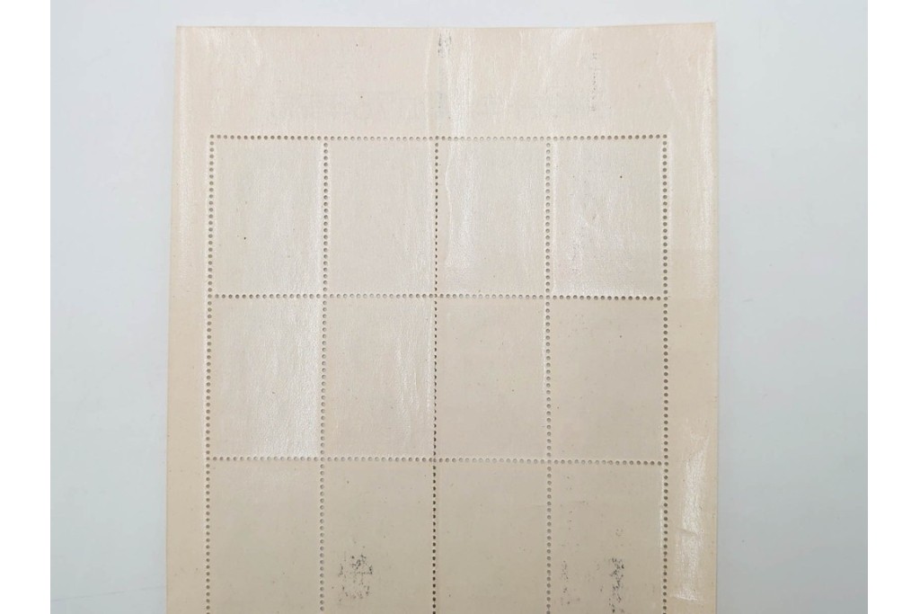 日本切手　日本赤十字社創立75年記念　未使用の切手シート2枚(2種・各20面)　額面300円分　(R-089660)