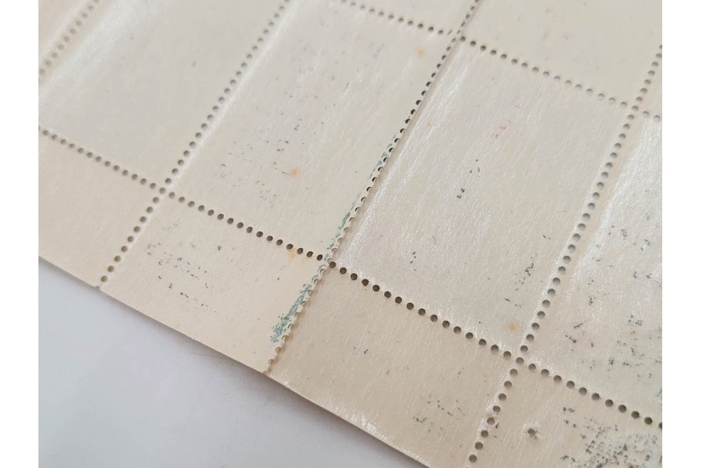 日本切手　日本赤十字社創立75年記念　未使用の切手シート2枚(2種・各20面)　額面300円分　(R-089660)