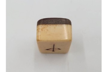 戦前　背竹牌(骨牌)　麻雀牌・点棒・サイコロのセット　収納箱付き　(R-089665)