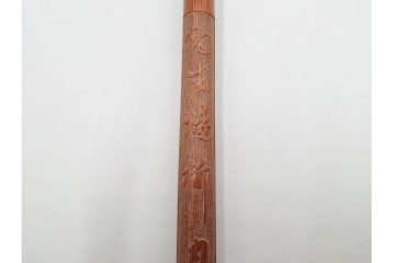 竹材　漢詩彫刻が施された香筒　在銘　共箱付き　(R-089668)