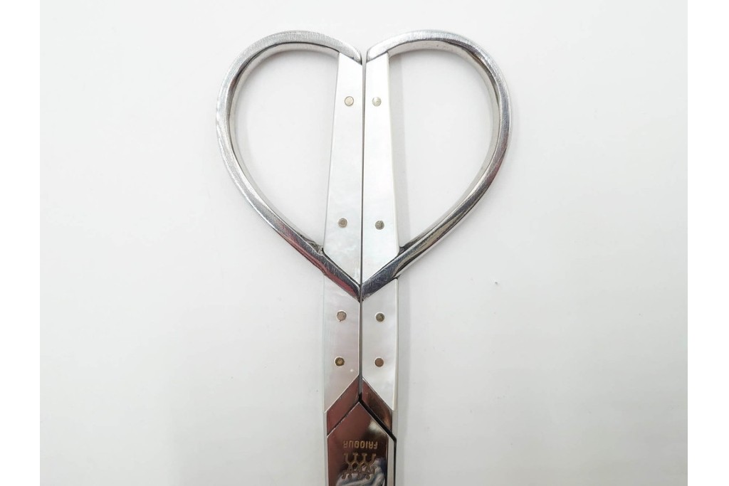 ドイツ　Solingen(ゾーリンゲン)　 ZWILLING J.A. HENCKELS(ツヴィリング J.A. ヘンケルス) 　マザーパールをあしらったスリードール鋏　外箱付き　(R-089669)