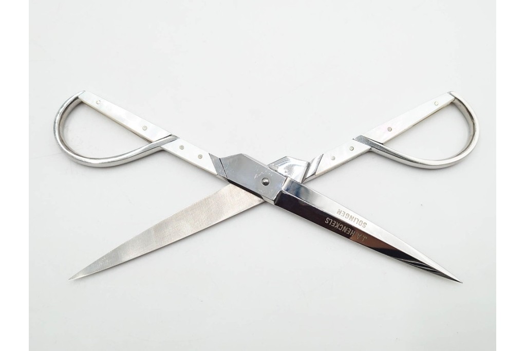 ドイツ　Solingen(ゾーリンゲン)　 ZWILLING J.A. HENCKELS(ツヴィリング J.A. ヘンケルス) 　マザーパールをあしらったスリードール鋏　外箱付き　(R-089669)