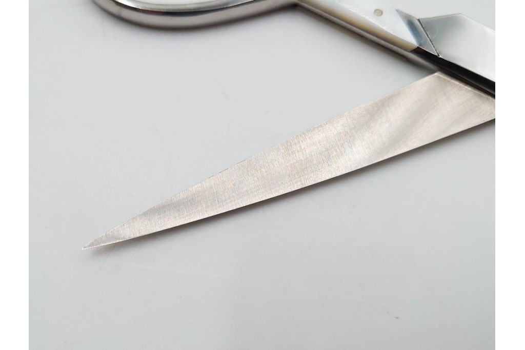 ドイツ　Solingen(ゾーリンゲン)　 ZWILLING J.A. HENCKELS(ツヴィリング J.A. ヘンケルス) 　マザーパールをあしらったスリードール鋏　外箱付き　(R-089669)