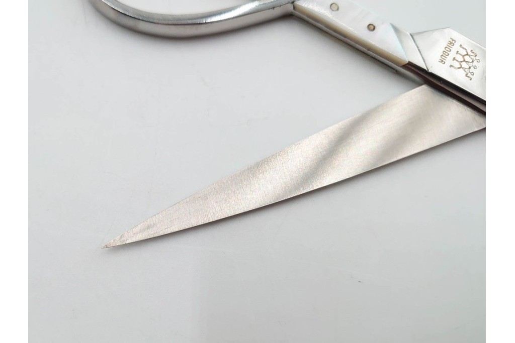 ドイツ　Solingen(ゾーリンゲン)　 ZWILLING J.A. HENCKELS(ツヴィリング J.A. ヘンケルス) 　マザーパールをあしらったスリードール鋏　外箱付き　(R-089669)