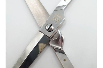 ドイツ　Solingen(ゾーリンゲン)　 ZWILLING J.A. HENCKELS(ツヴィリング J.A. ヘンケルス) 　マザーパールをあしらったスリードール鋏　外箱付き　(R-089669)