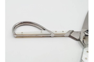 ドイツ　Solingen(ゾーリンゲン)　 ZWILLING J.A. HENCKELS(ツヴィリング J.A. ヘンケルス) 　マザーパールをあしらったスリードール鋏　外箱付き　(R-089669)