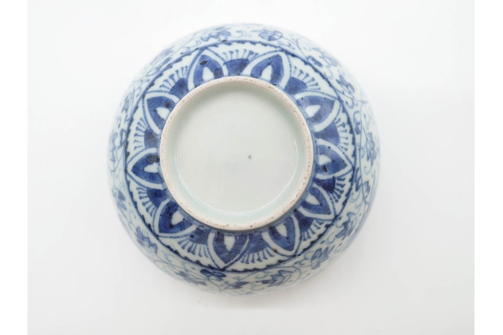 江戸期　古伊万里　染付　花唐草文と松竹梅文が上品な蓋付き茶碗　(R-089675)