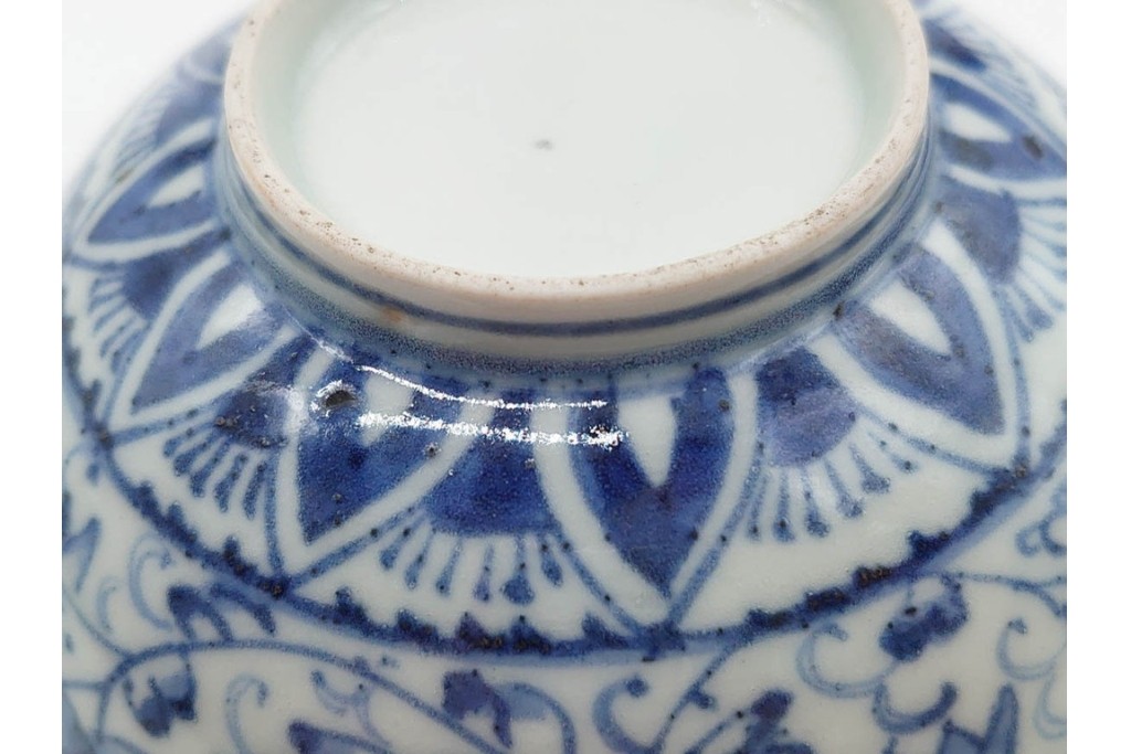 江戸期　古伊万里　染付　花唐草文と松竹梅文が上品な蓋付き茶碗　(R-089675)