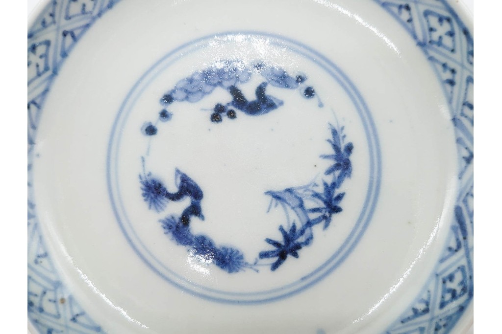 江戸期　古伊万里　染付　花唐草文と松竹梅文が上品な蓋付き茶碗　(R-089675)