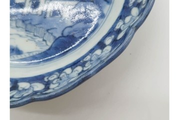 江戸期　古伊万里　染付　直径約15cm(4.9寸)　花文が彩る楼閣山水図の中皿2枚セット　(R-089676)