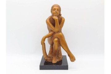 彫刻家 小森邦夫　「腰かけた婦」　高さ約34cm　裸婦のブロンズ像　(R-089679)
