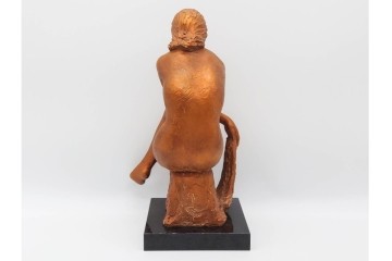 彫刻家 小森邦夫　「腰かけた婦」　高さ約34cm　裸婦のブロンズ像　(R-089679)