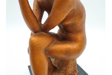 彫刻家 小森邦夫　「腰かけた婦」　高さ約34cm　裸婦のブロンズ像　(R-089679)