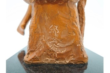 彫刻家 小森邦夫　「腰かけた婦」　高さ約34cm　裸婦のブロンズ像　(R-089679)