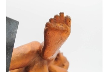 彫刻家 小森邦夫　「腰かけた婦」　高さ約34cm　裸婦のブロンズ像　(R-089679)