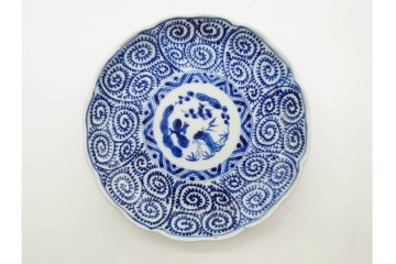 江戸から明治期　古伊万里　染付　直径約20cm(6.6寸)　蛸唐草文に松竹梅文が映える輪花型中皿4枚セット　(R-089685)