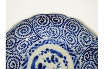 江戸から明治期　古伊万里　染付　直径約20cm(6.6寸)　蛸唐草文に松竹梅文が映える輪花型中皿4枚セット　(R-089685)