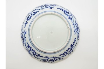 江戸から明治期　古伊万里　染付　直径約20cm(6.6寸)　蛸唐草文に松竹梅文が映える輪花型中皿4枚セット　(R-089685)