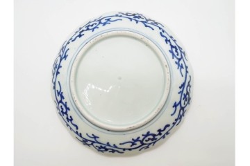 江戸から明治期　古伊万里　染付　直径約20cm(6.6寸)　蛸唐草文に松竹梅文が映える輪花型中皿4枚セット　(R-089685)